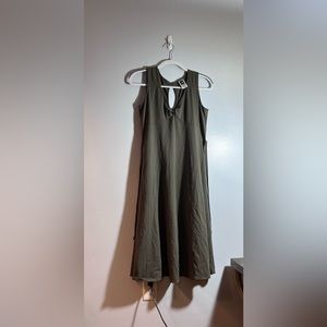 North Face Long Olive Dress Women’s Large Sleeveless V-neck Like New
